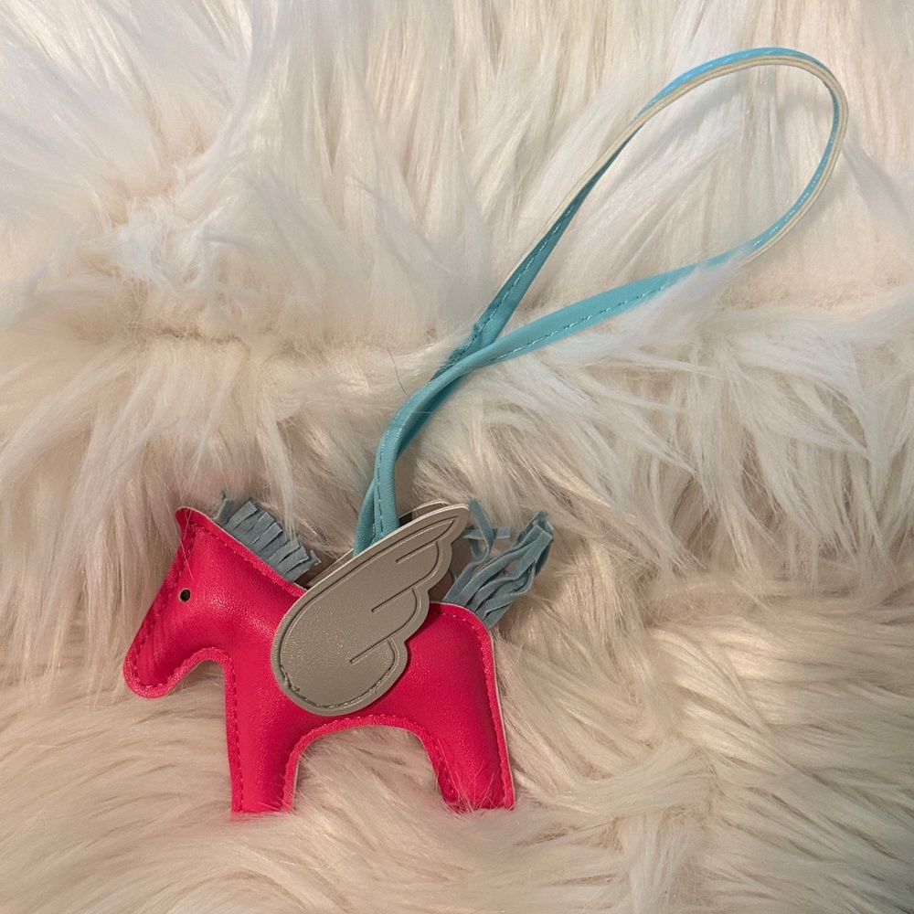 Winged Horse Bag Tag or Key Holder - Flying Pony - Picture 2 of 7